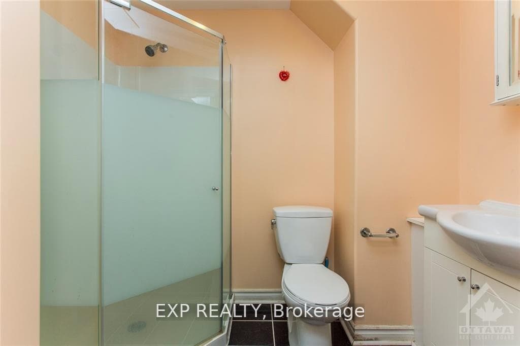 100 HUNTERSWOOD Crescent photo 26