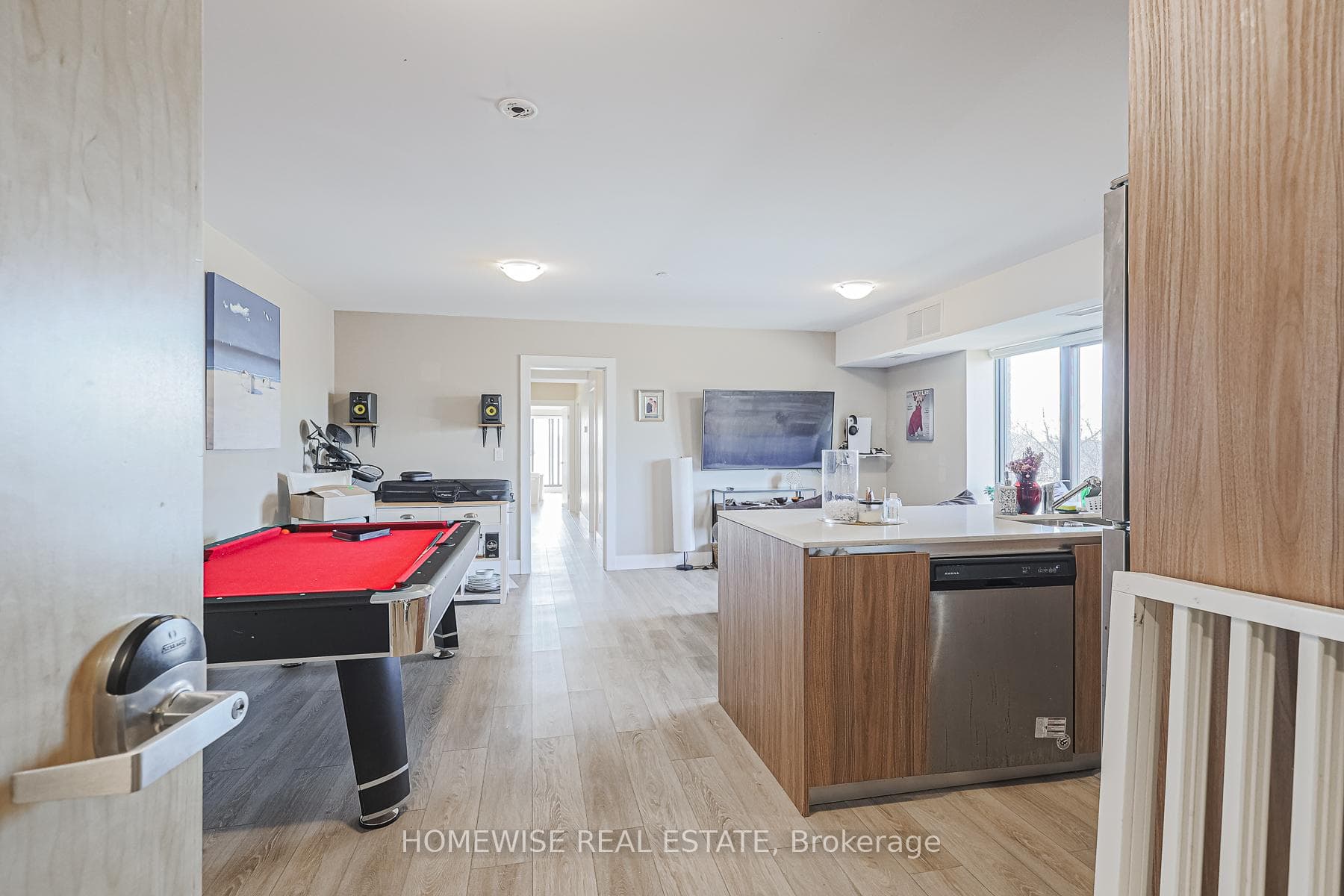 293 Viewmount Avenue Unit 302 photo 4