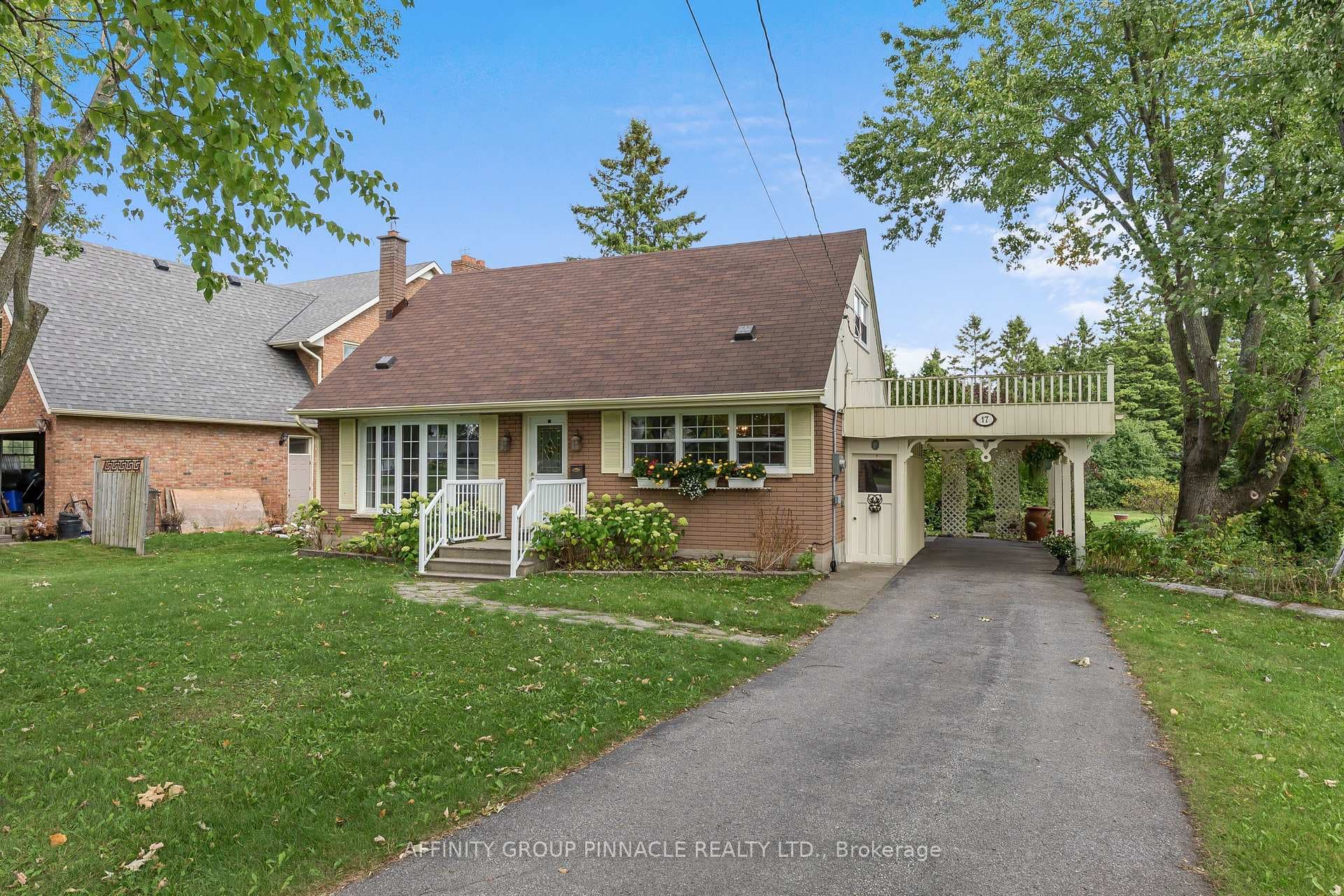 17 Richard Avenue photo 1