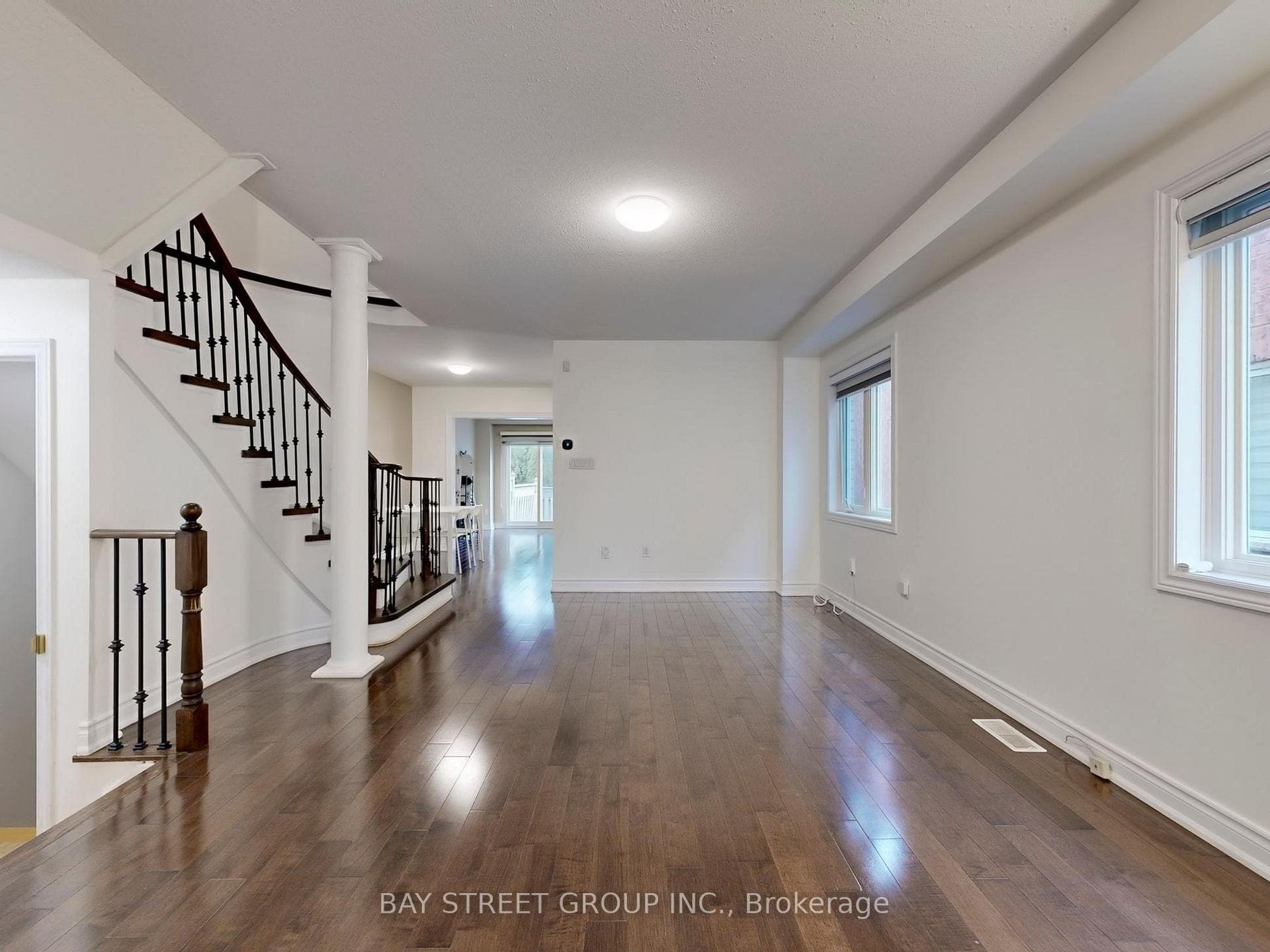 43 Royal Appian Crescent photo 3