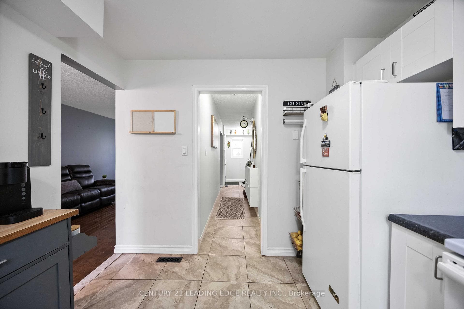 530 Lancelot Crescent photo 12