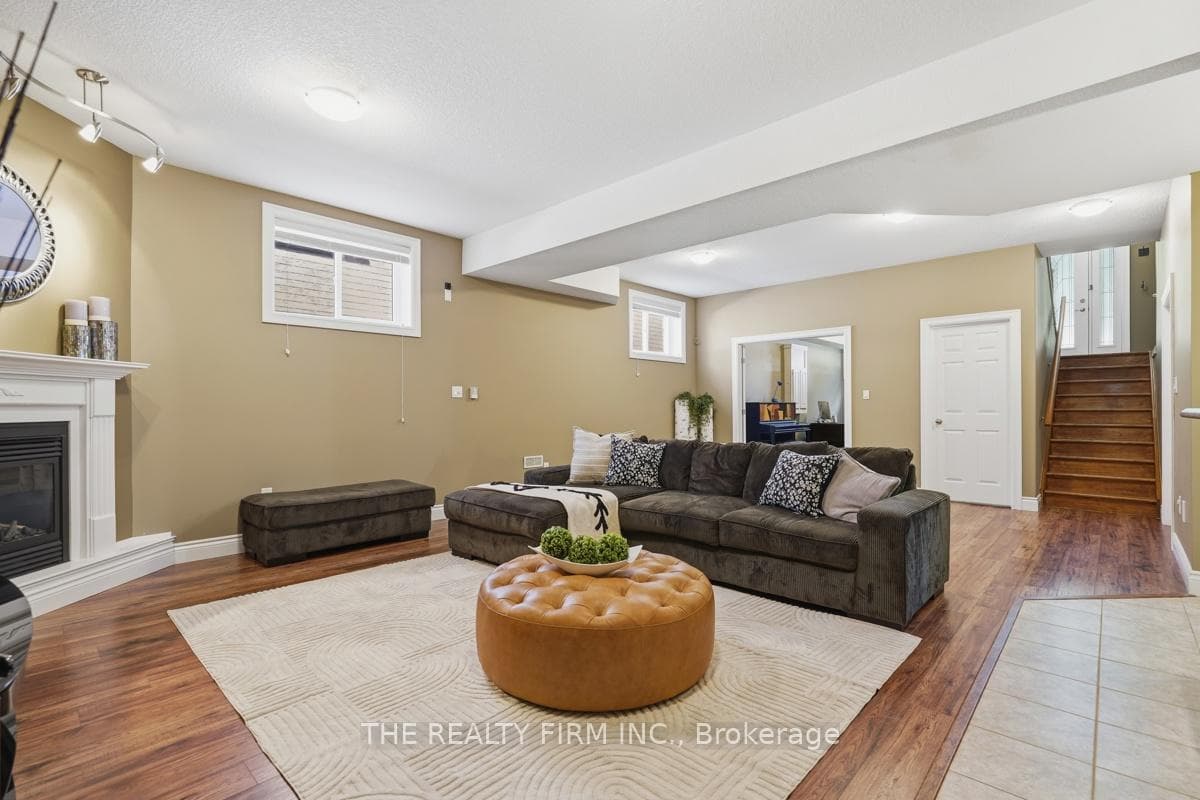 813 Leacock Way photo 31
