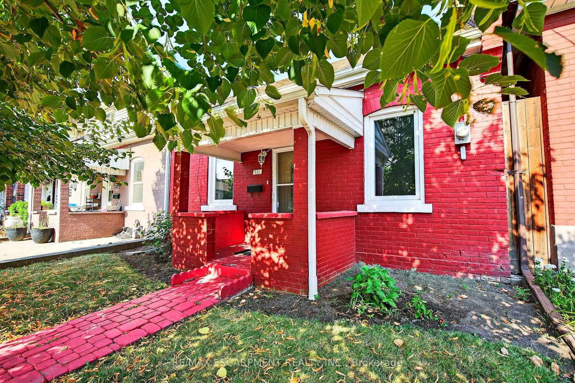 231 EMERALD Street photo 3