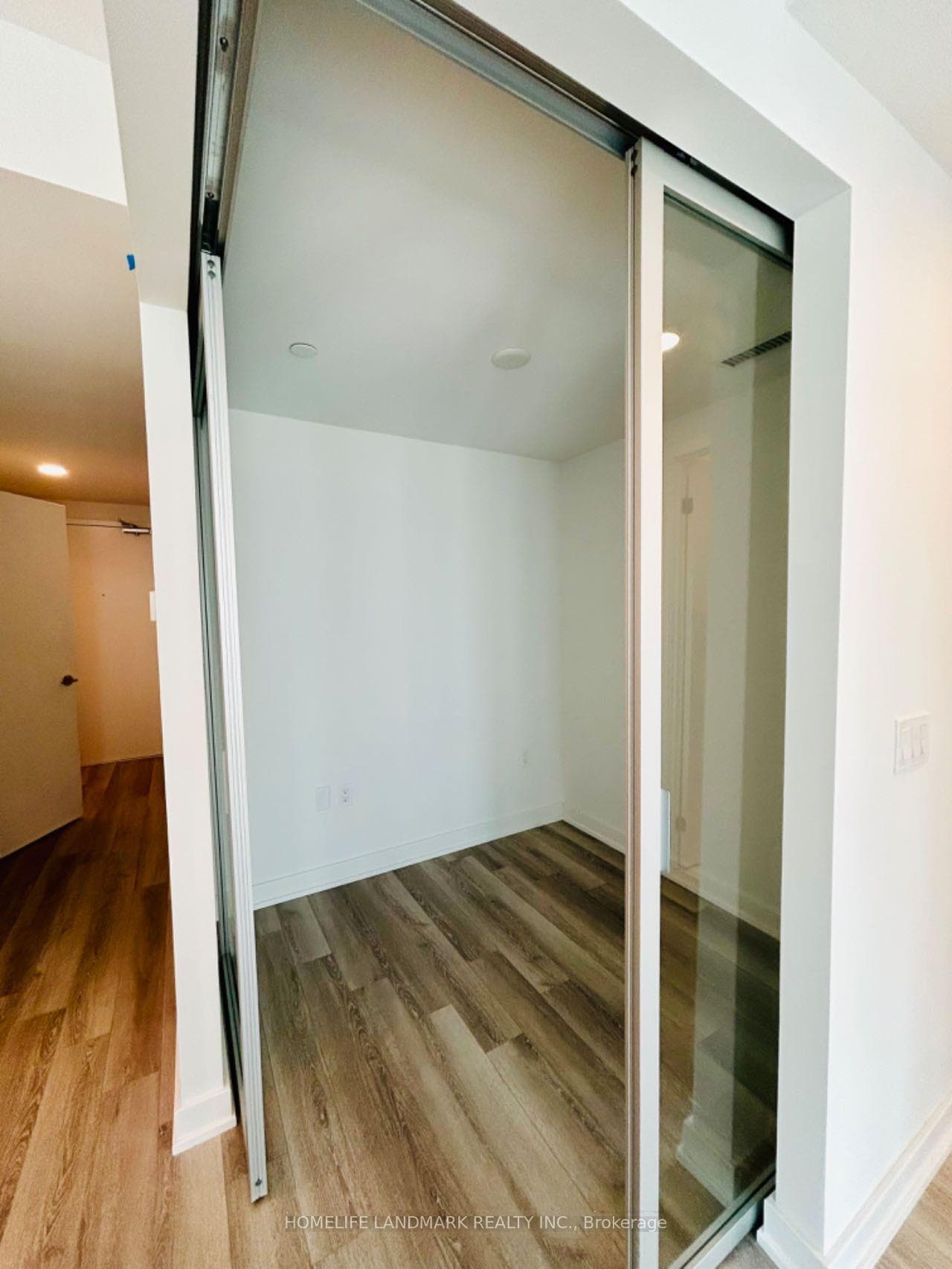 230 Simcoe Street Unit 2816 photo 22