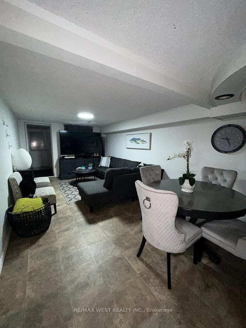 22 Goldcrest Boulevard photo 30