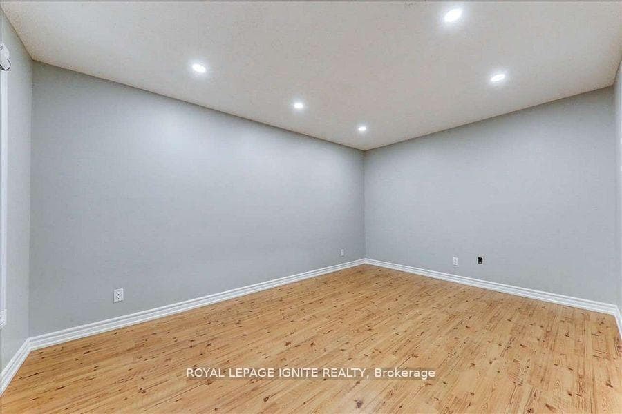 160 Twyn Rivers Drive photo 3