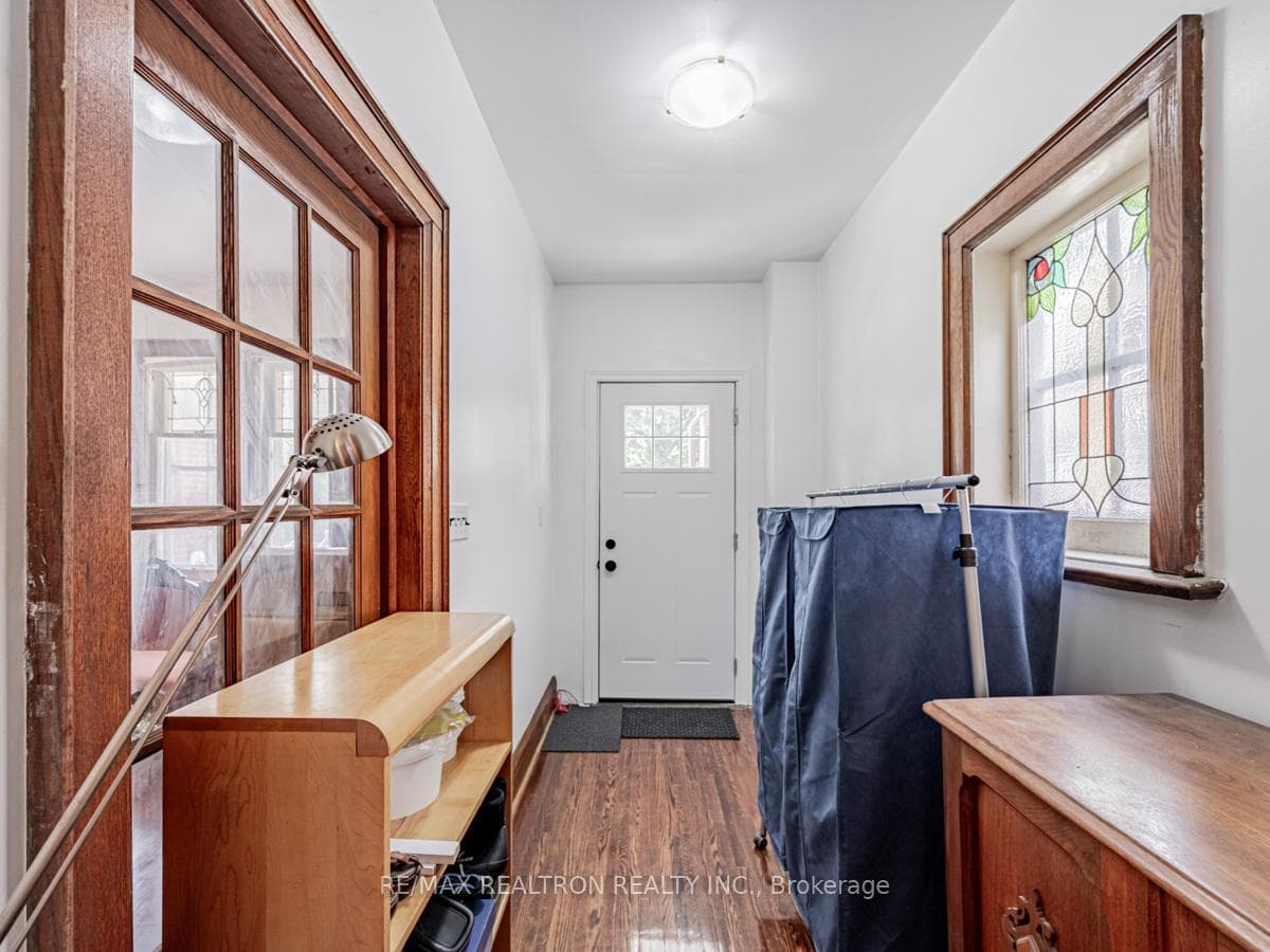 234 Queensdale Avenue photo 6