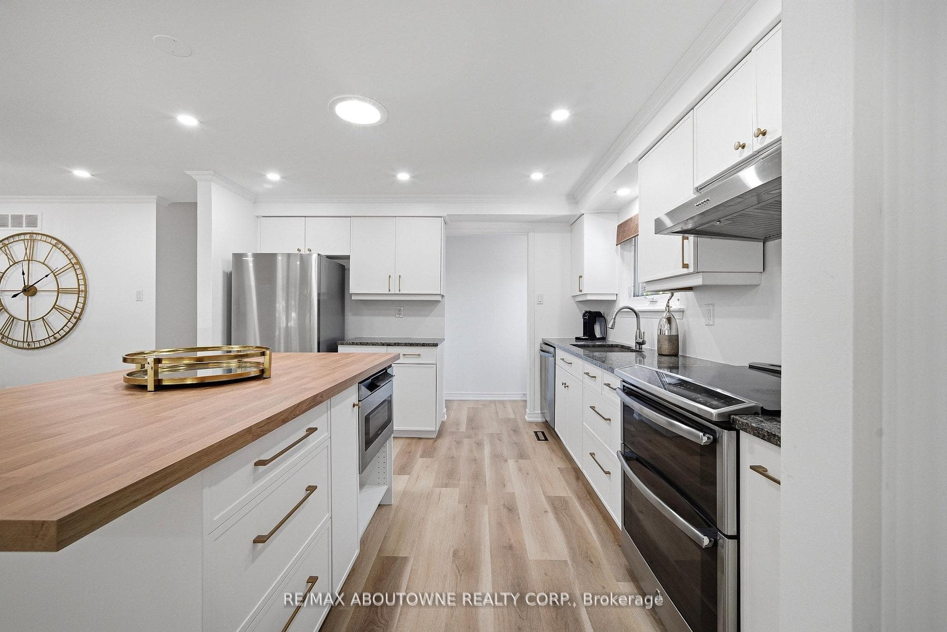2306 Devon Road photo 12