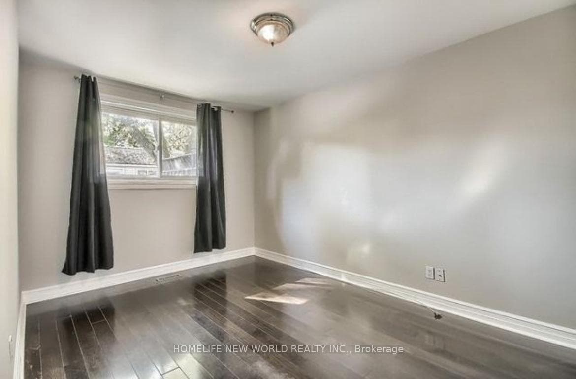 756 Elgin Street photo 15