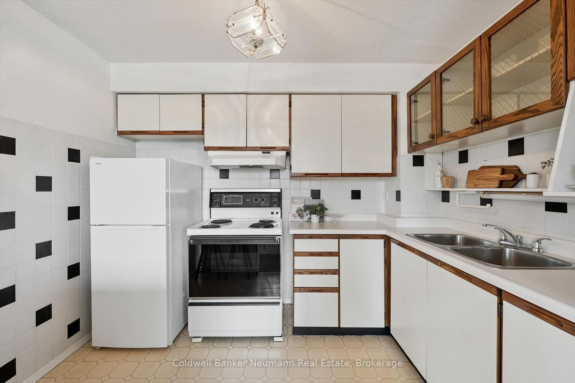 93 Westwood Road Unit 405 photo 19