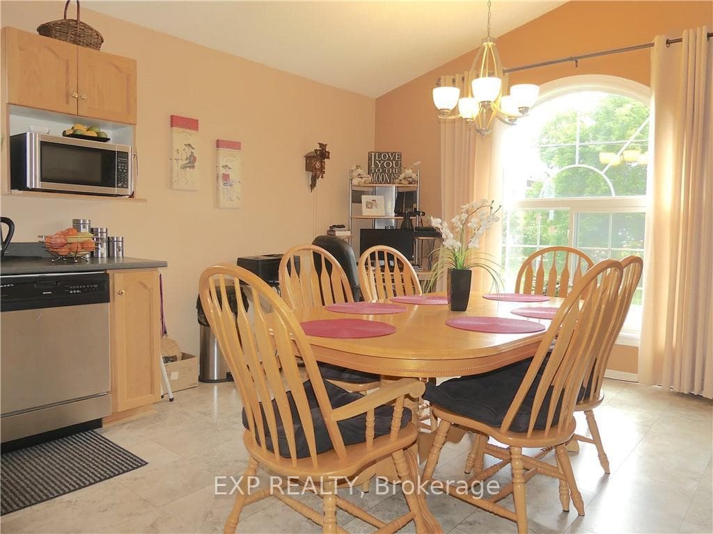 513 MOORE Street photo 7