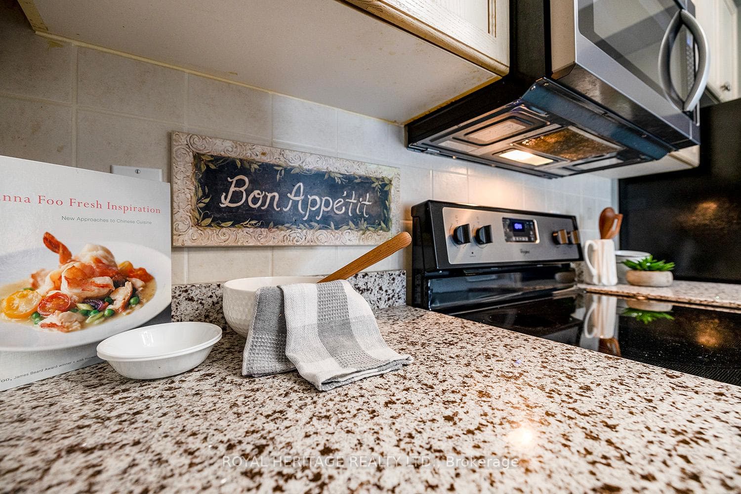 375 Lakebreeze Drive Unit 207 photo 21