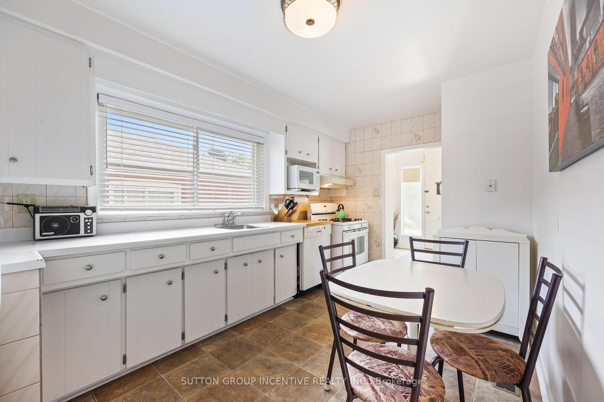 92 Blakemanor Boulevard photo 18
