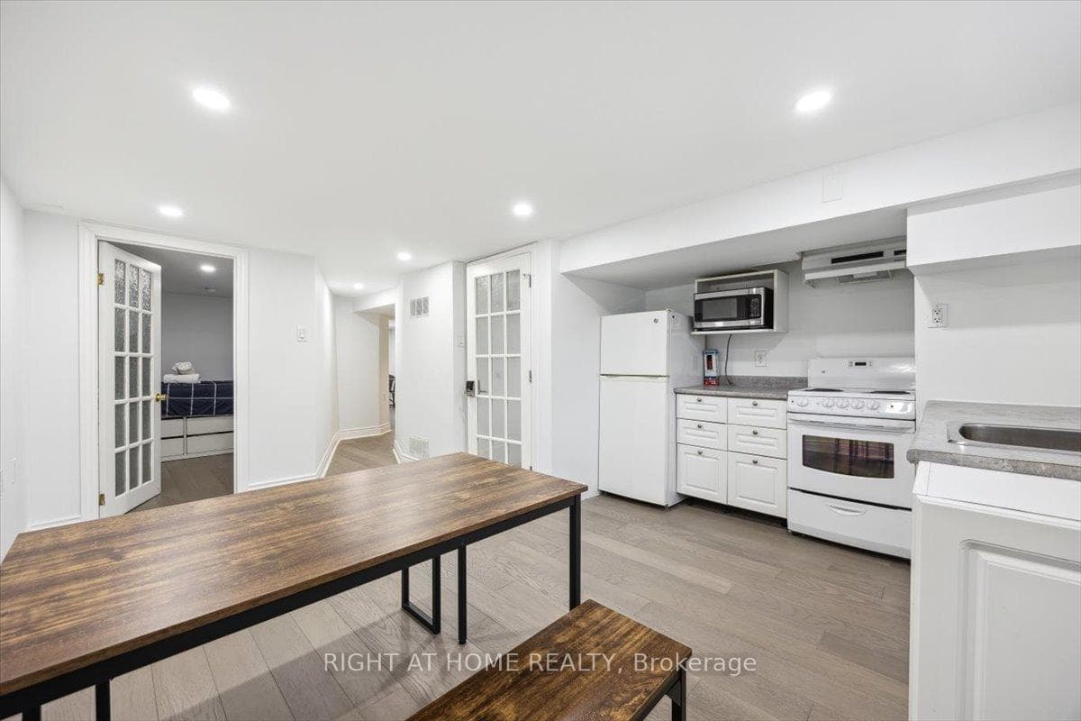 887 Cosburn Avenue photo 19