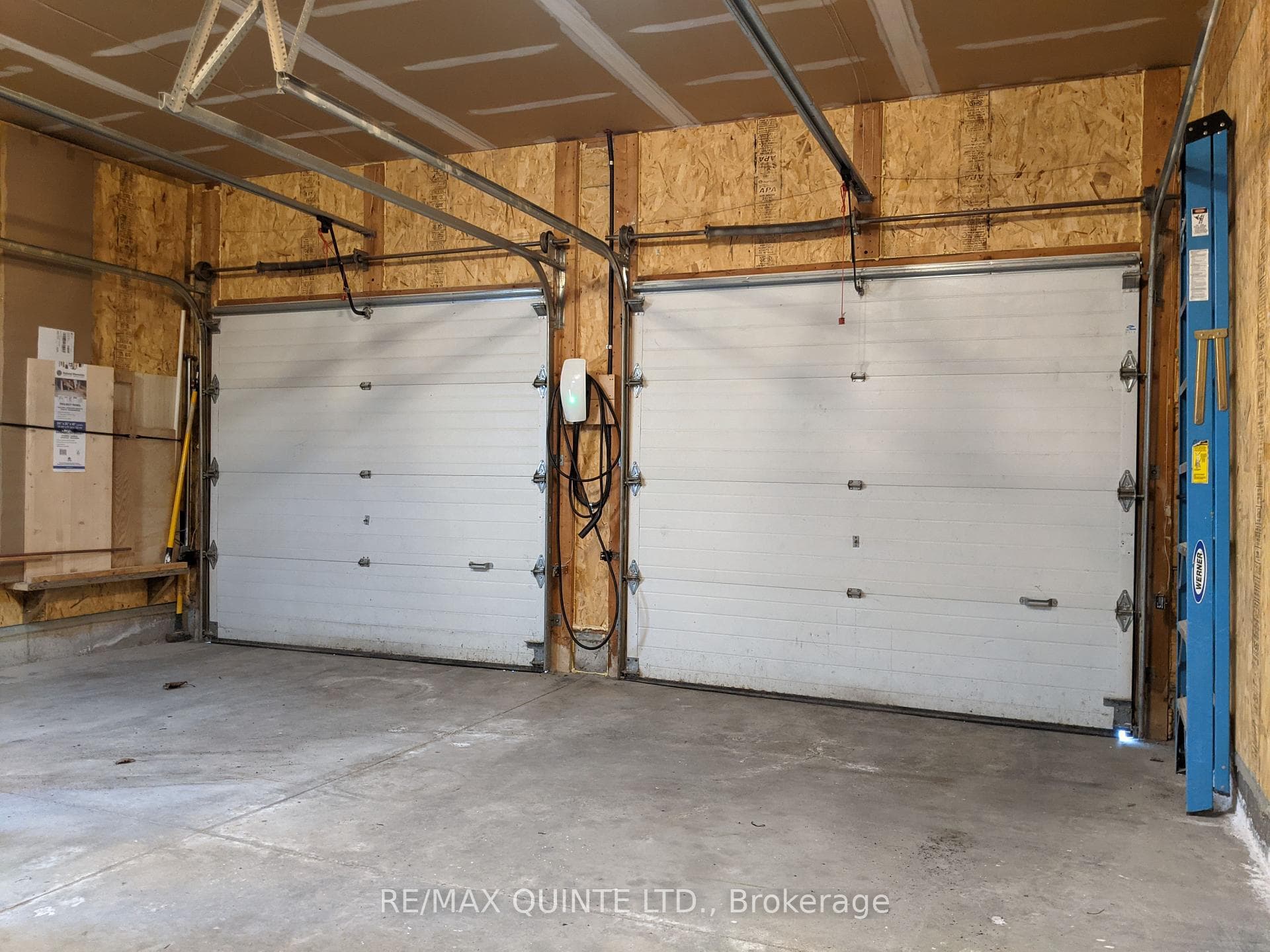 30 Hickory Grove photo 32
