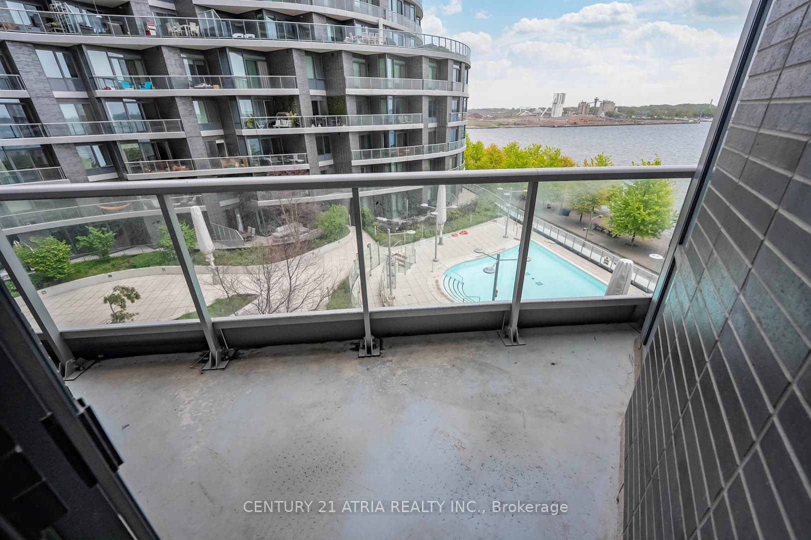 1 Edgewater Drive Unit 505 photo 14