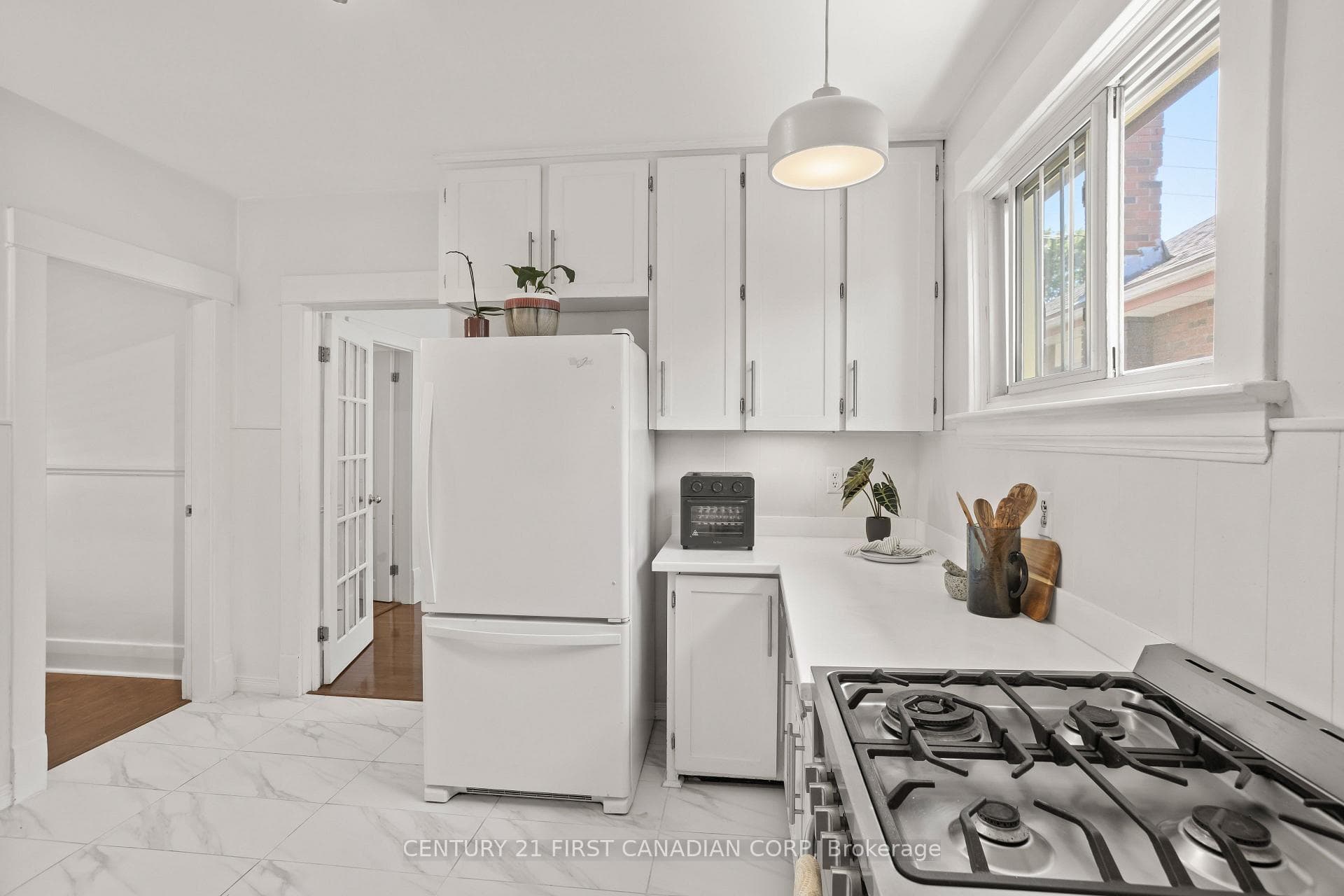 872 Lovett Street photo 14