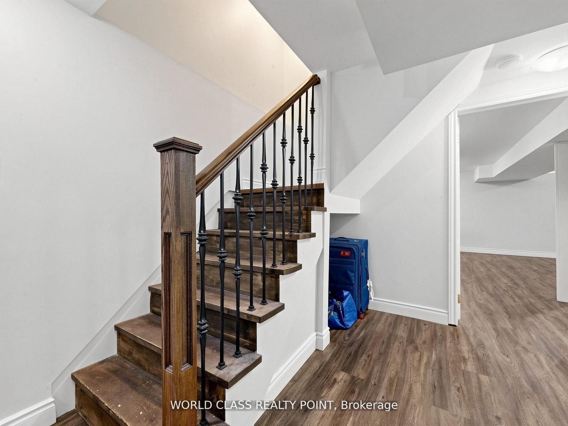 1638 Norwill Crescent photo 28