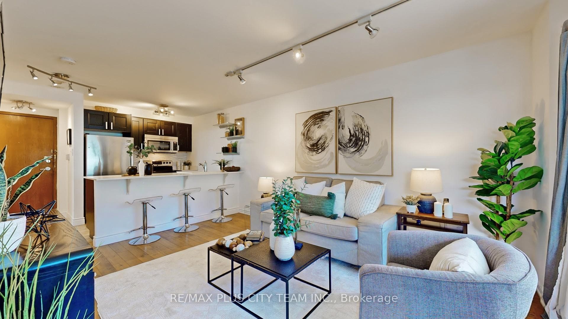 10 Yonge Street Unit 310 photo 3
