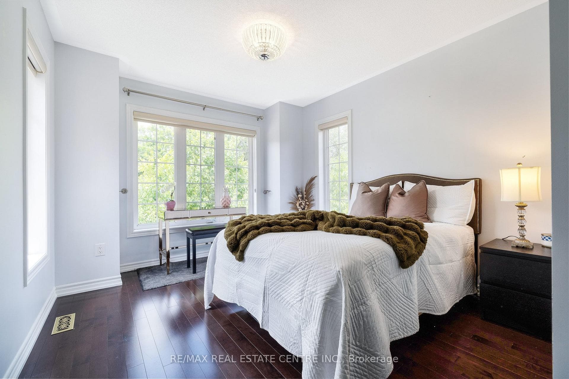 241 Duff Crescent photo 22