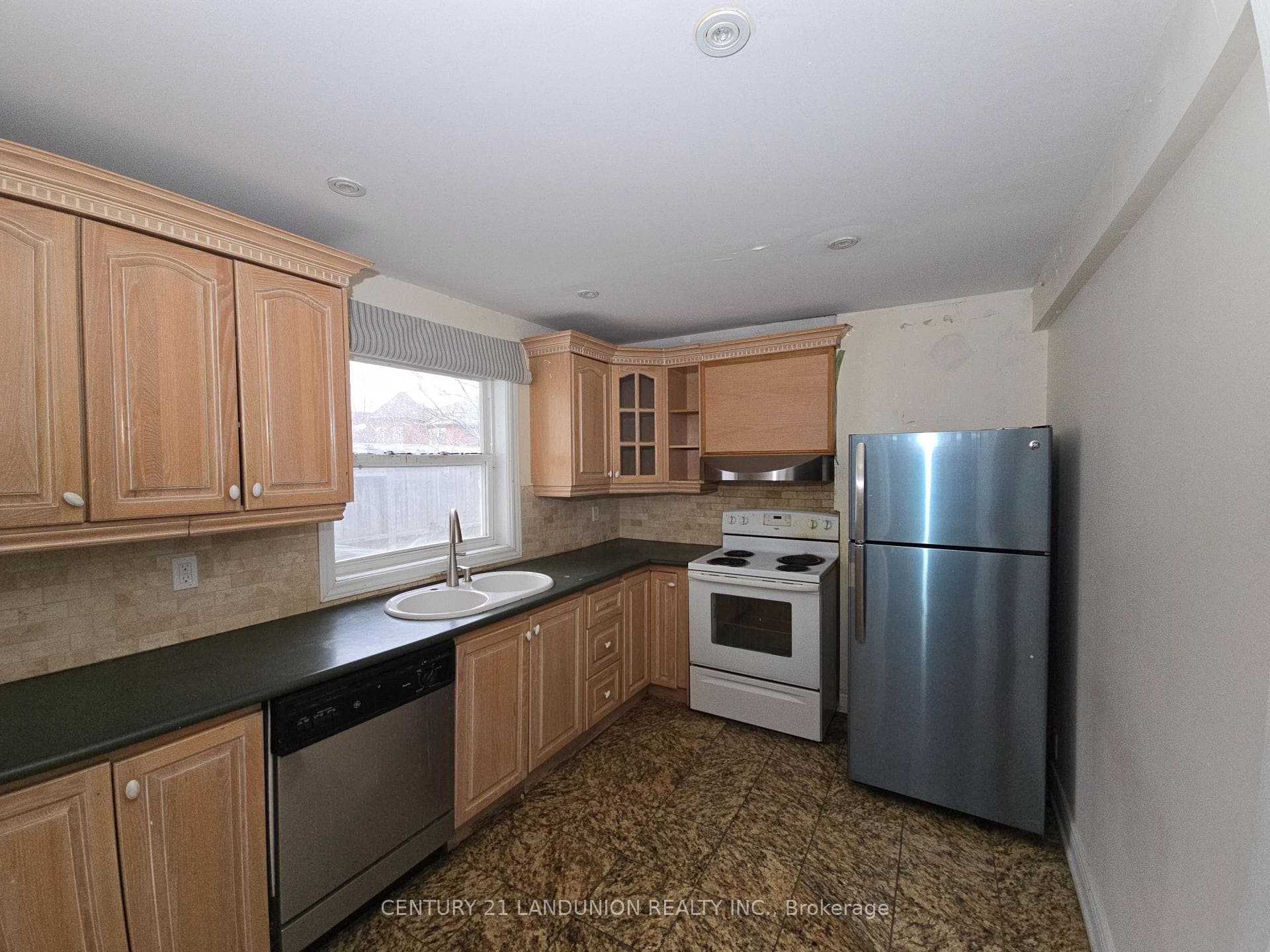 11960 Yonge Street photo 18