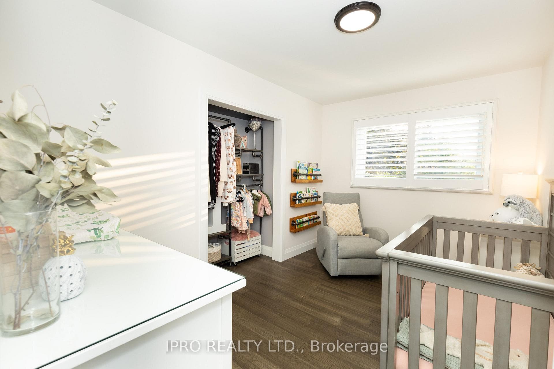 346 Grantham Avenue photo 16