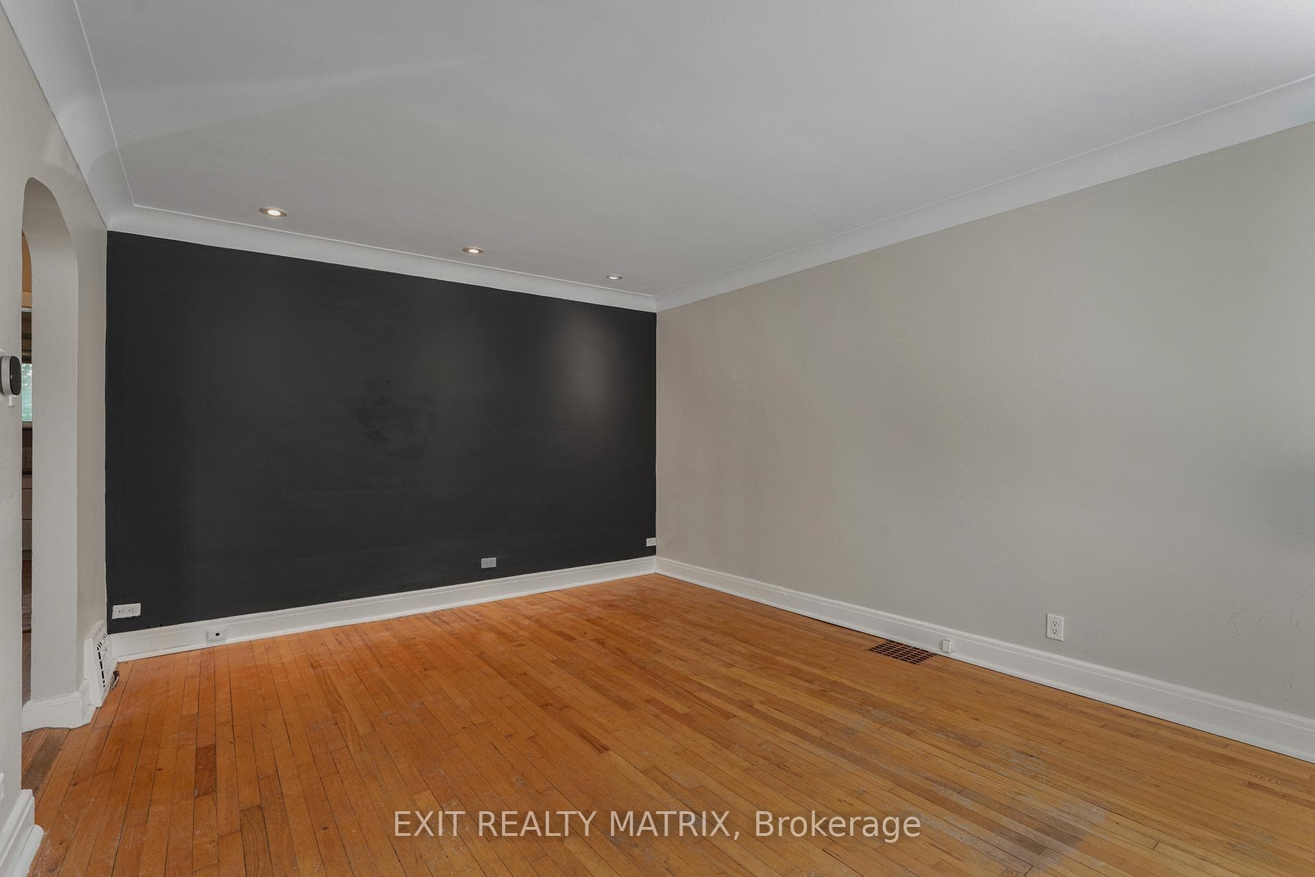 261 Montfort Street photo 5