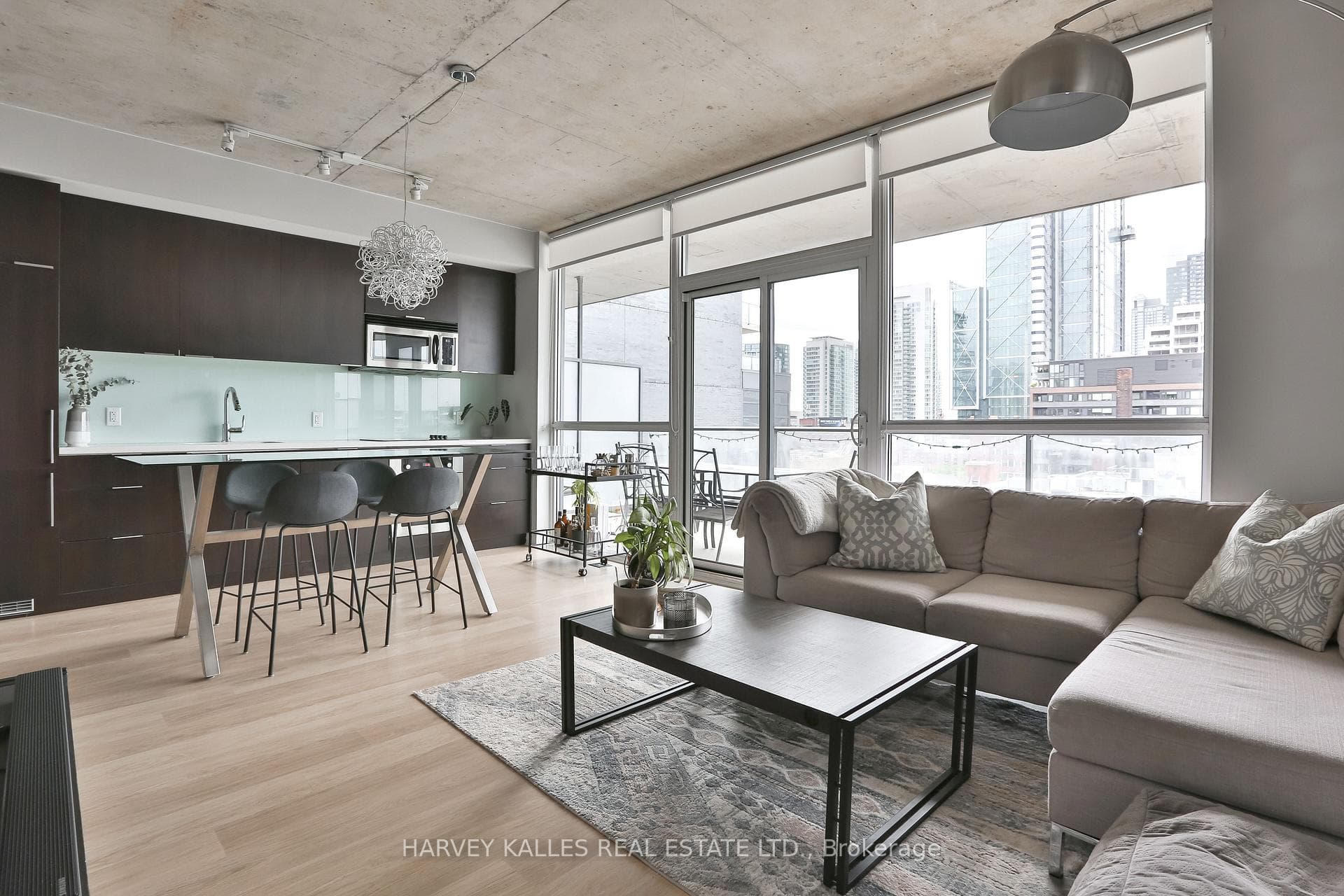 Sunny south facing views of downtown!
