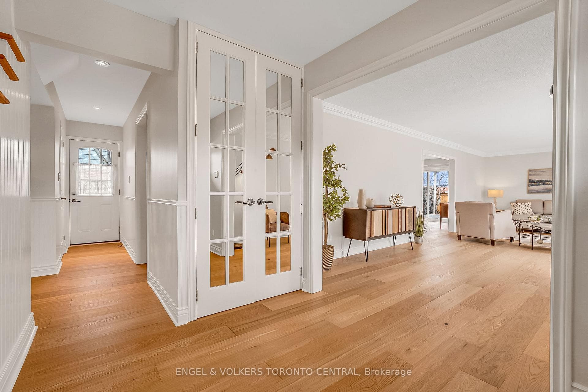 Brand-New Hardwood Flooring on Entire Main Floor