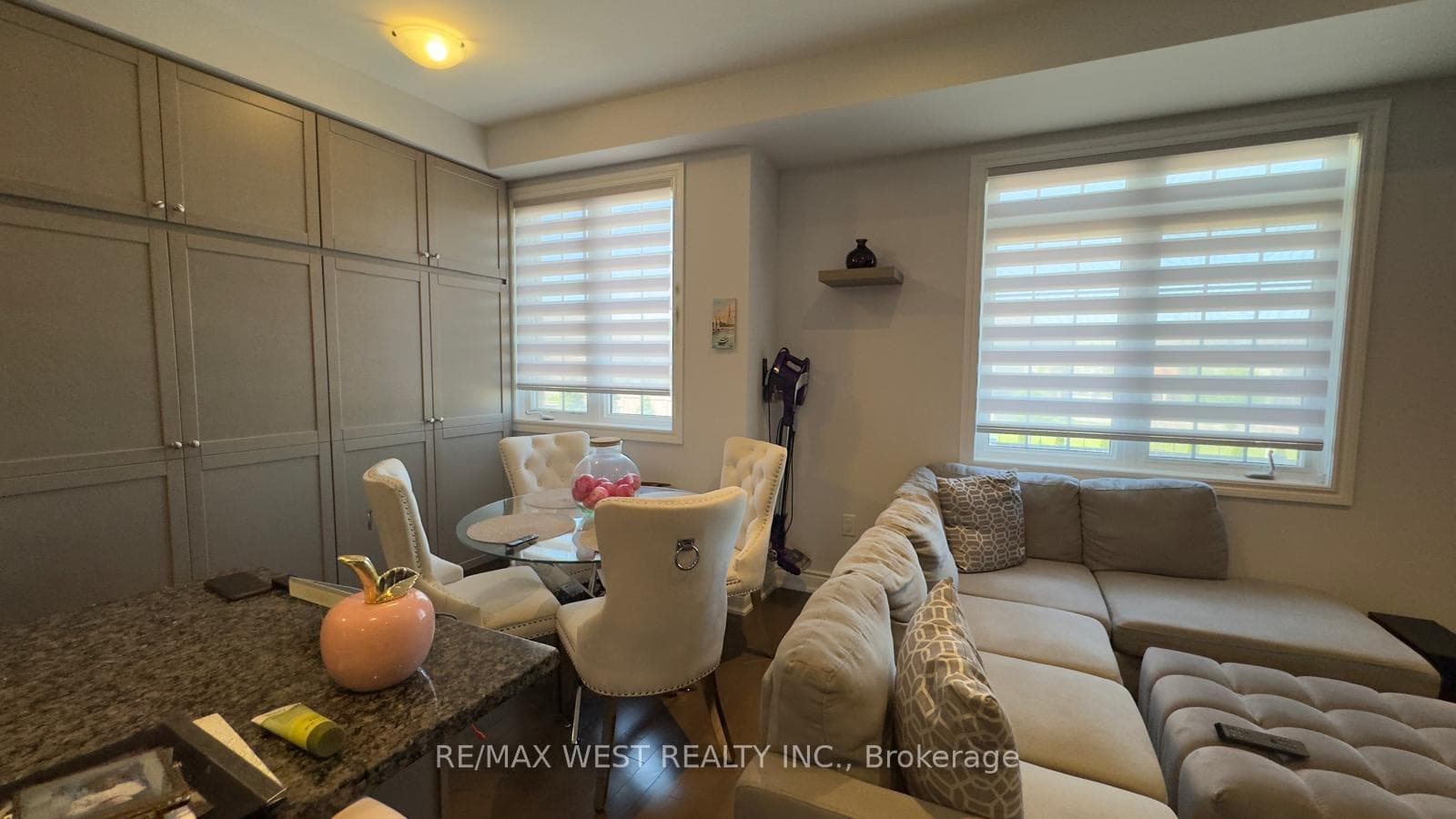 92 Oakmore Lane photo 21