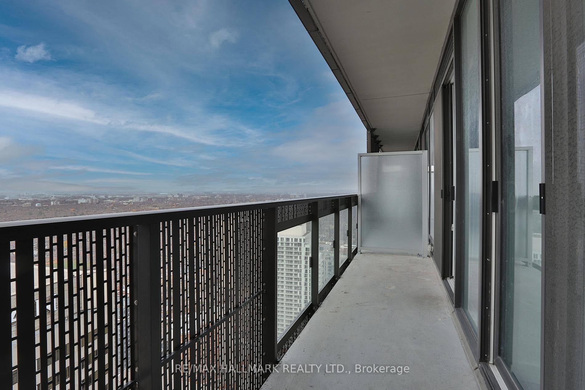 8 Eglinton Avenue Unit 4203 photo 24