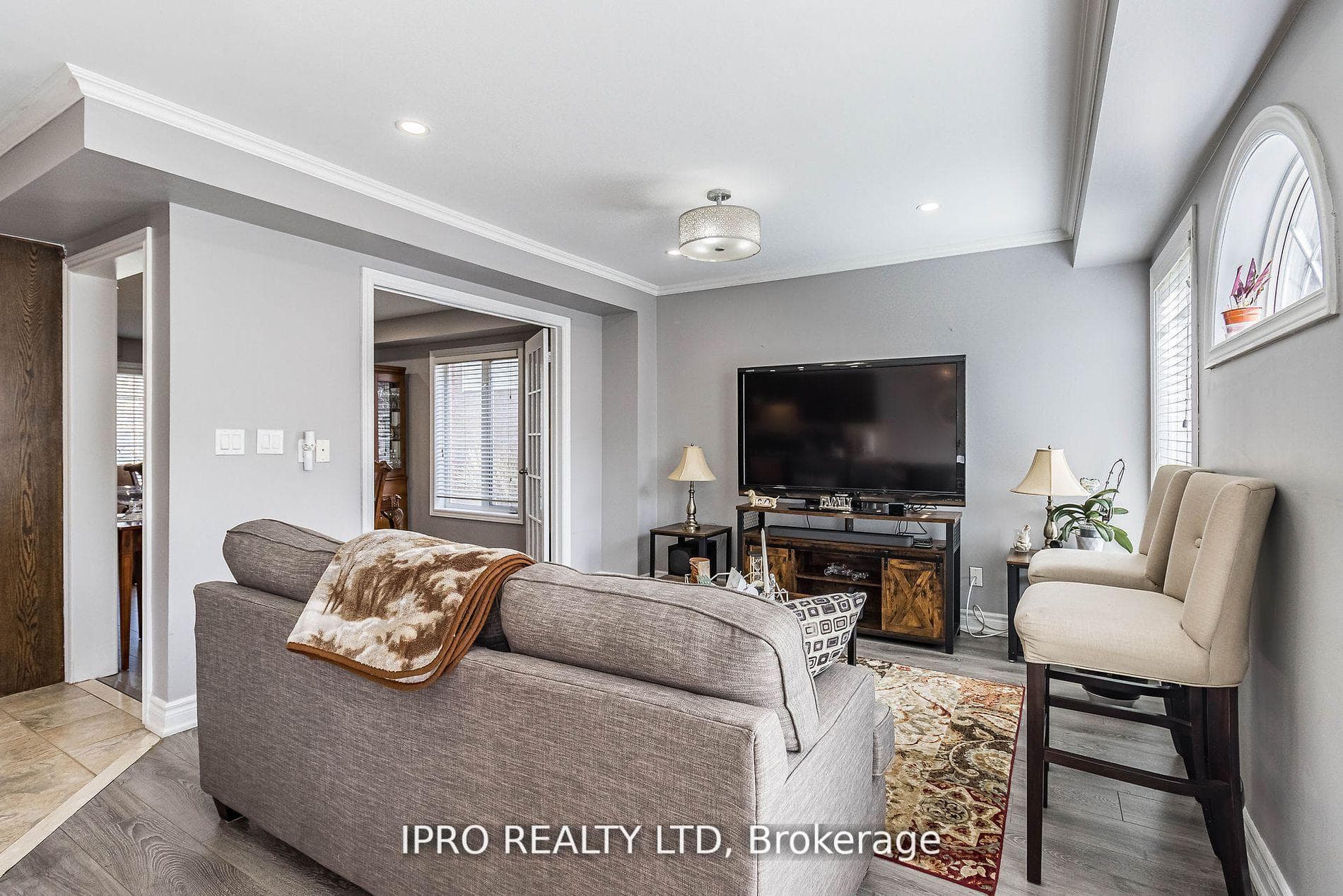 107 Mowat Crescent photo 10