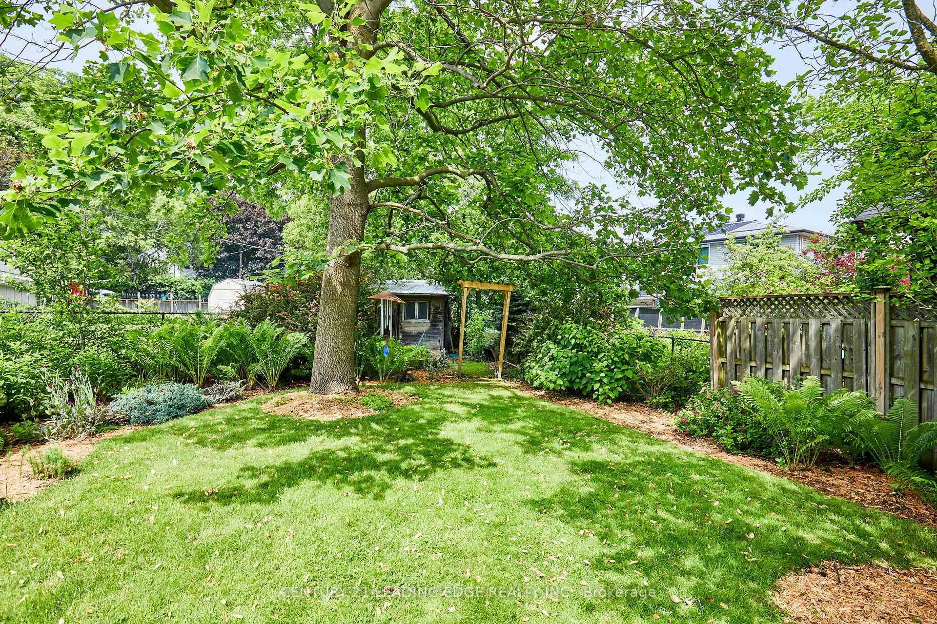 19 Scarboro Crescent photo 32