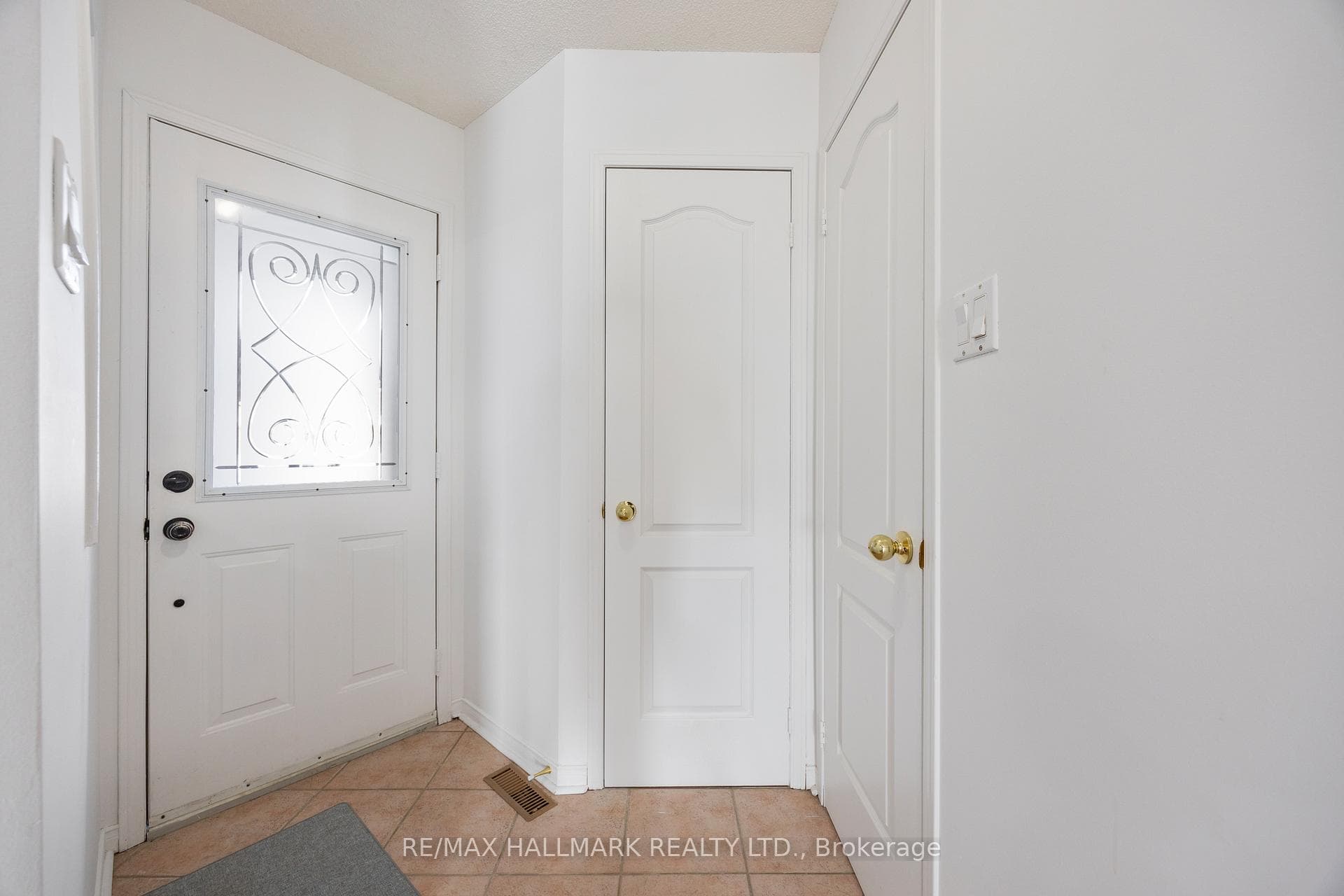 19 Parktree Drive photo 3