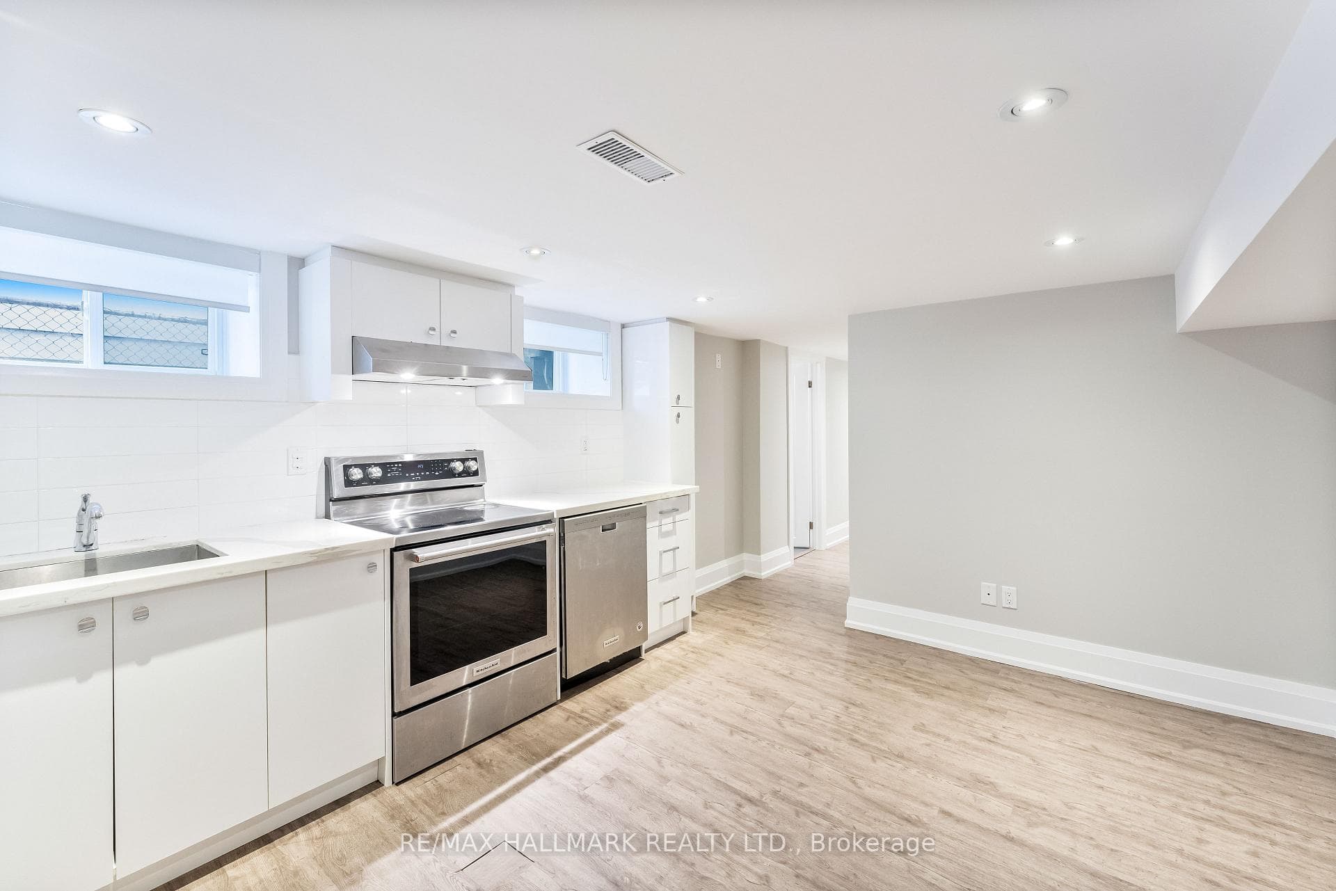 226 Claremont Street photo 9