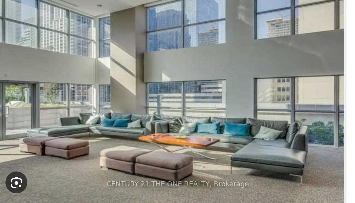 386 Yonge Street Unit 1119 photo 4
