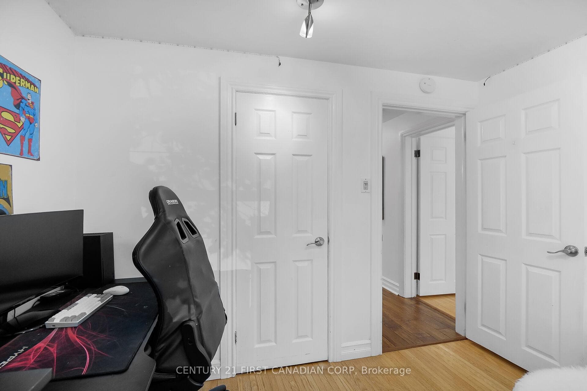 1394 Erindale Crescent photo 22