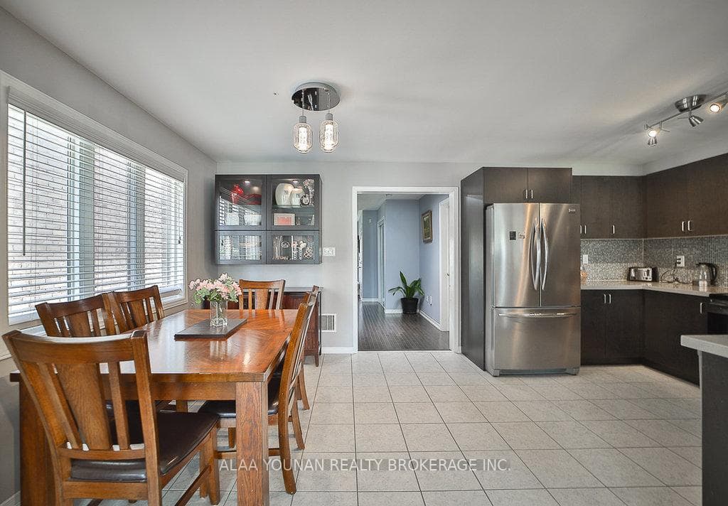 100 Delport Close photo 16