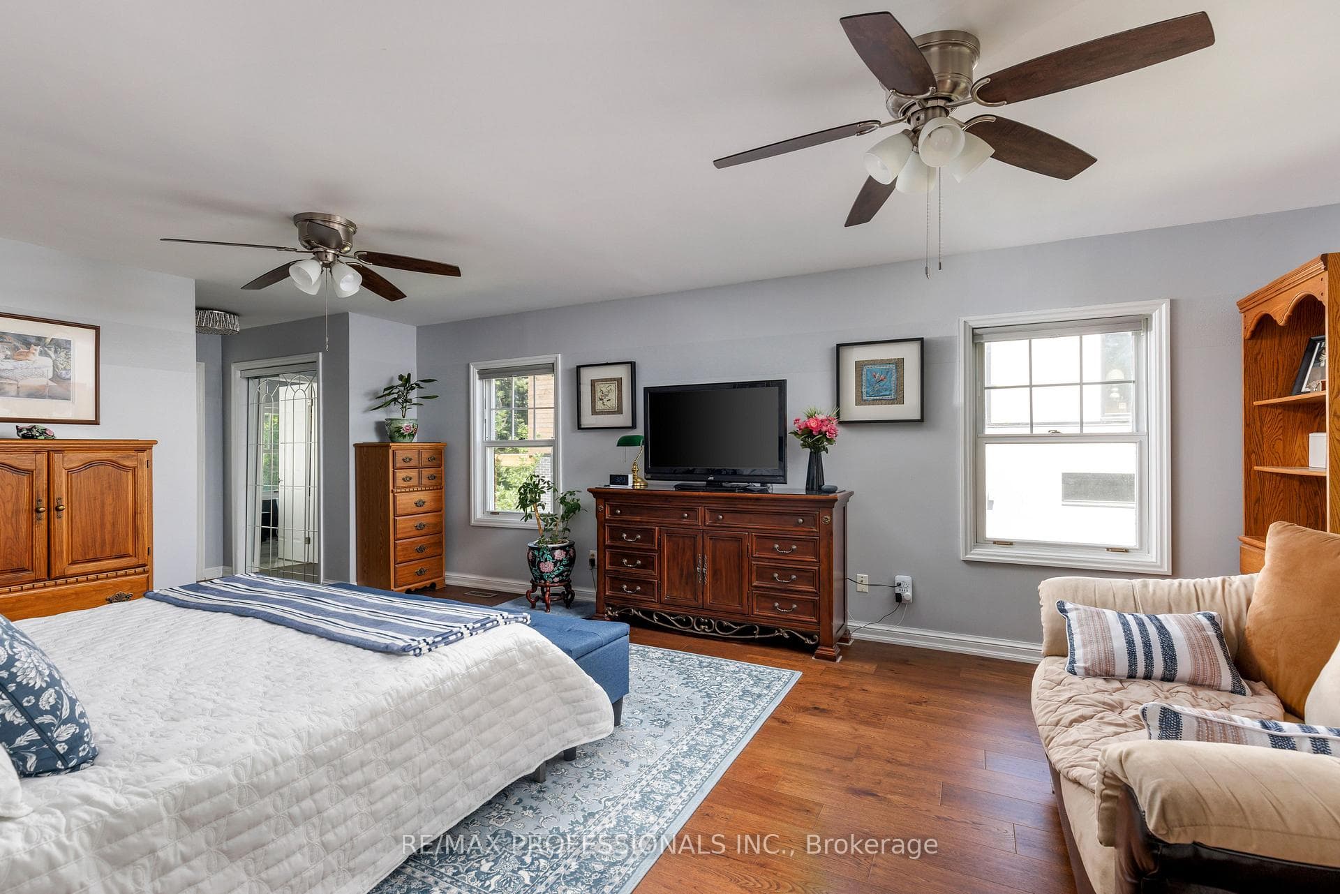 106 Rathburn Road photo 31