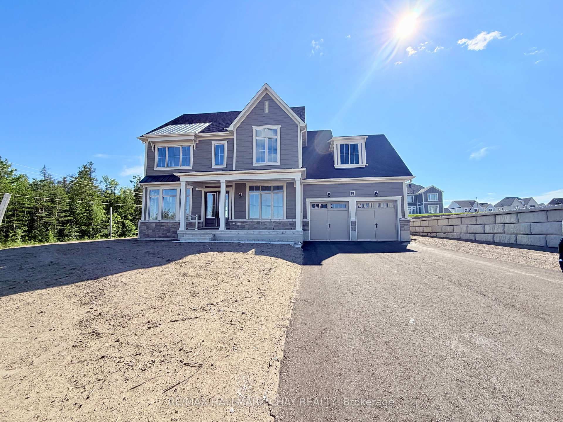 2 Pinetree Drive photo 1