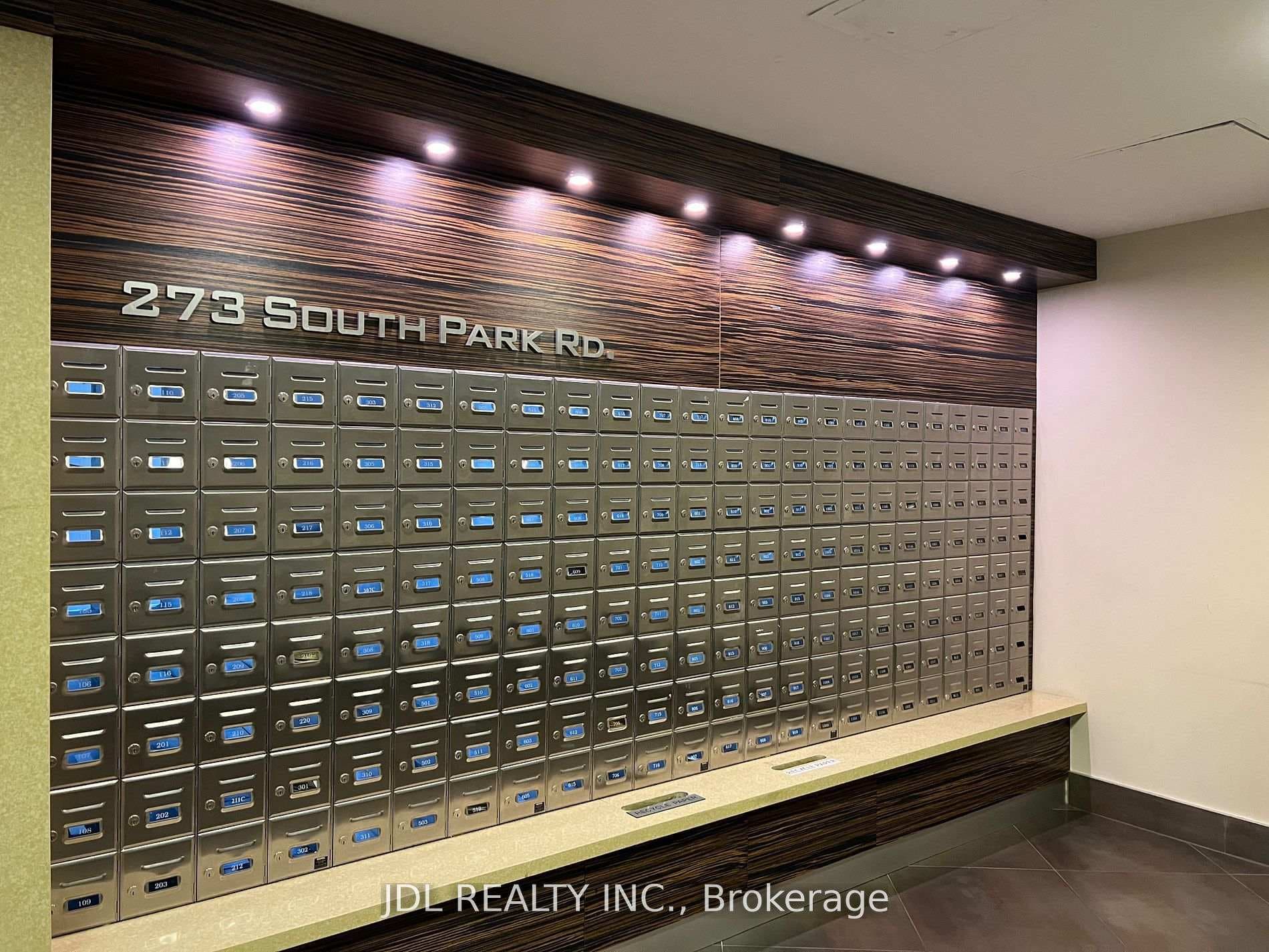 273 South Park Road Unit 802 photo 12