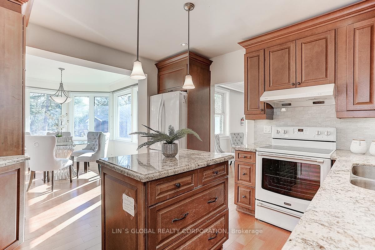 114 Arnold Crescent photo 17