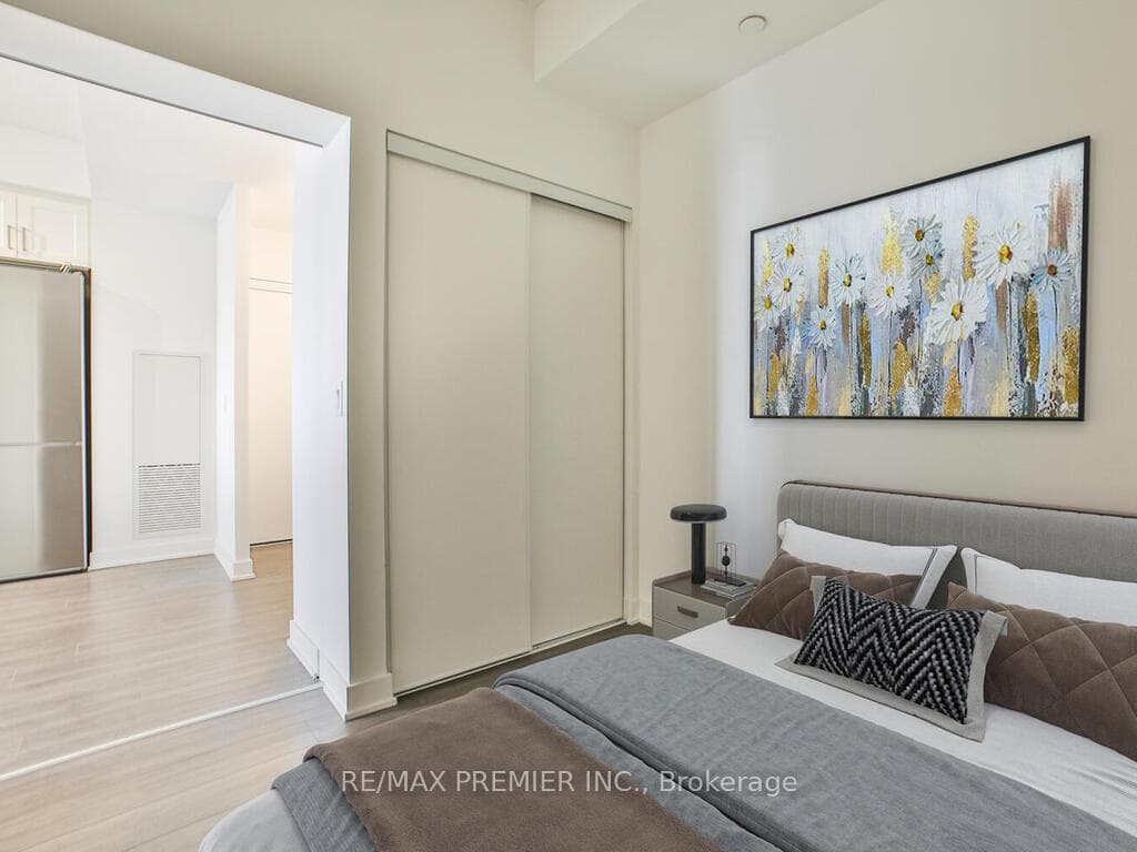 681 Yonge Street Unit 306 photo 17