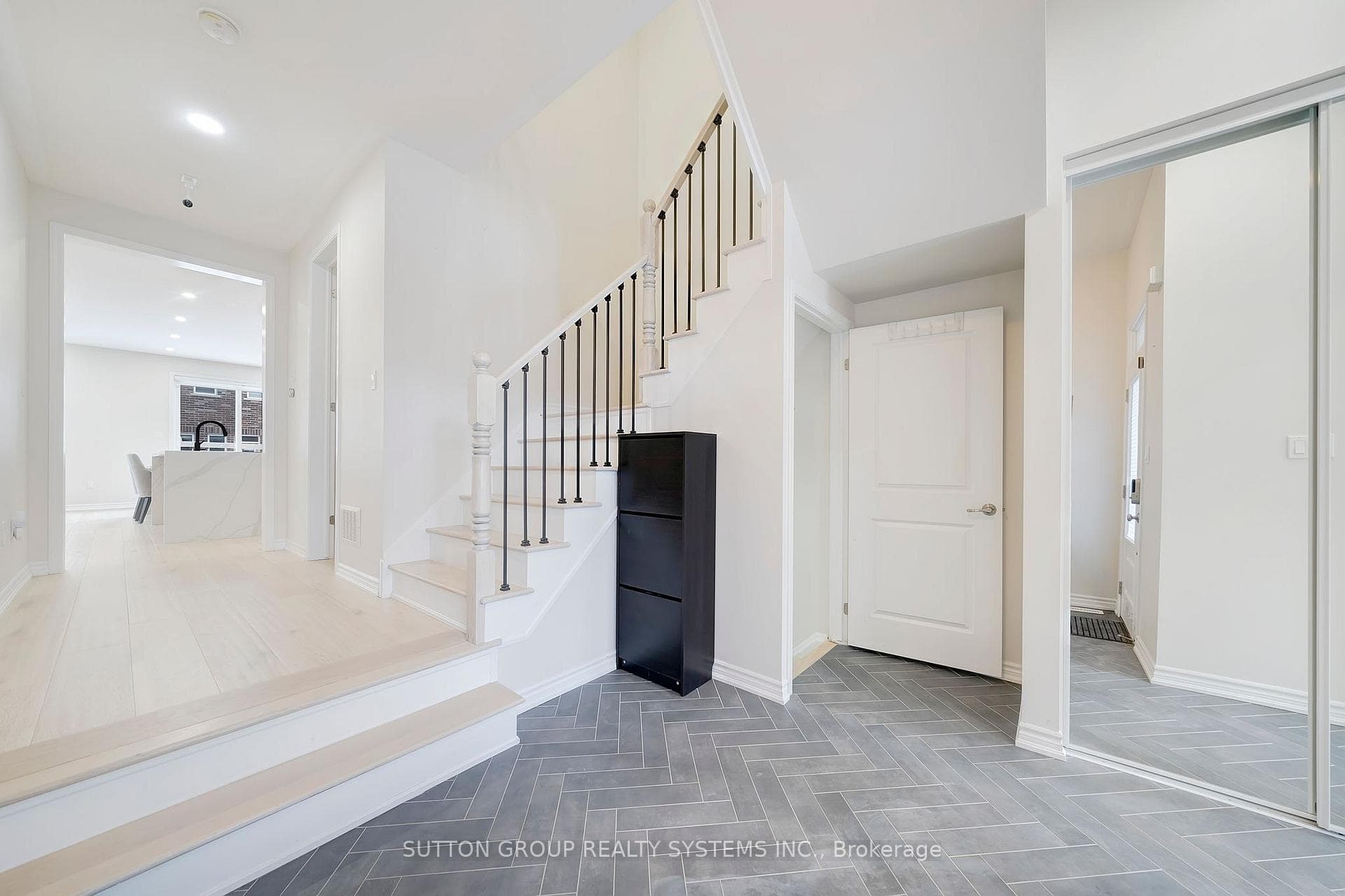 152 Beaveridge Avenue photo 2