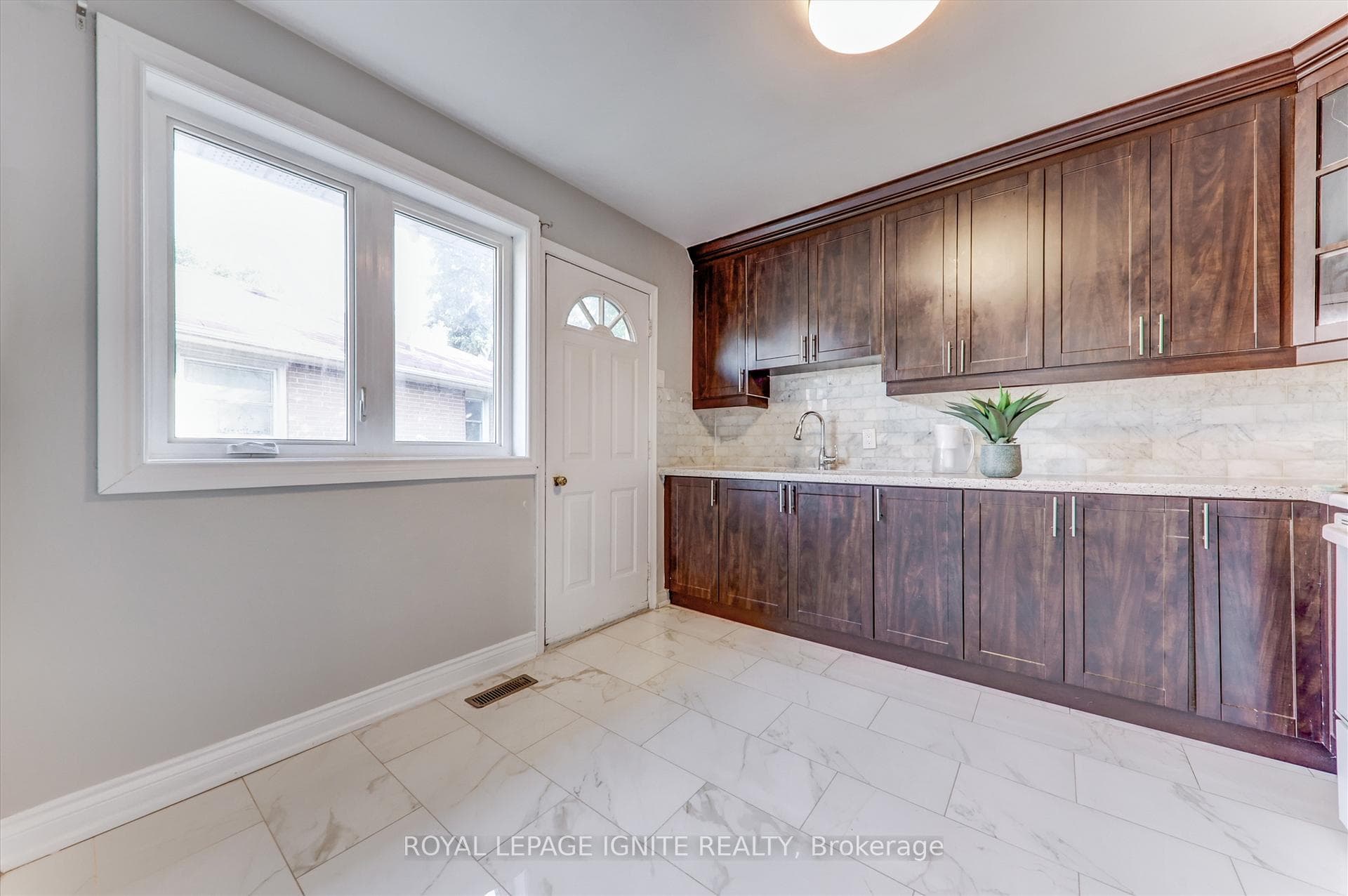 48 Milford Haven Drive photo 14