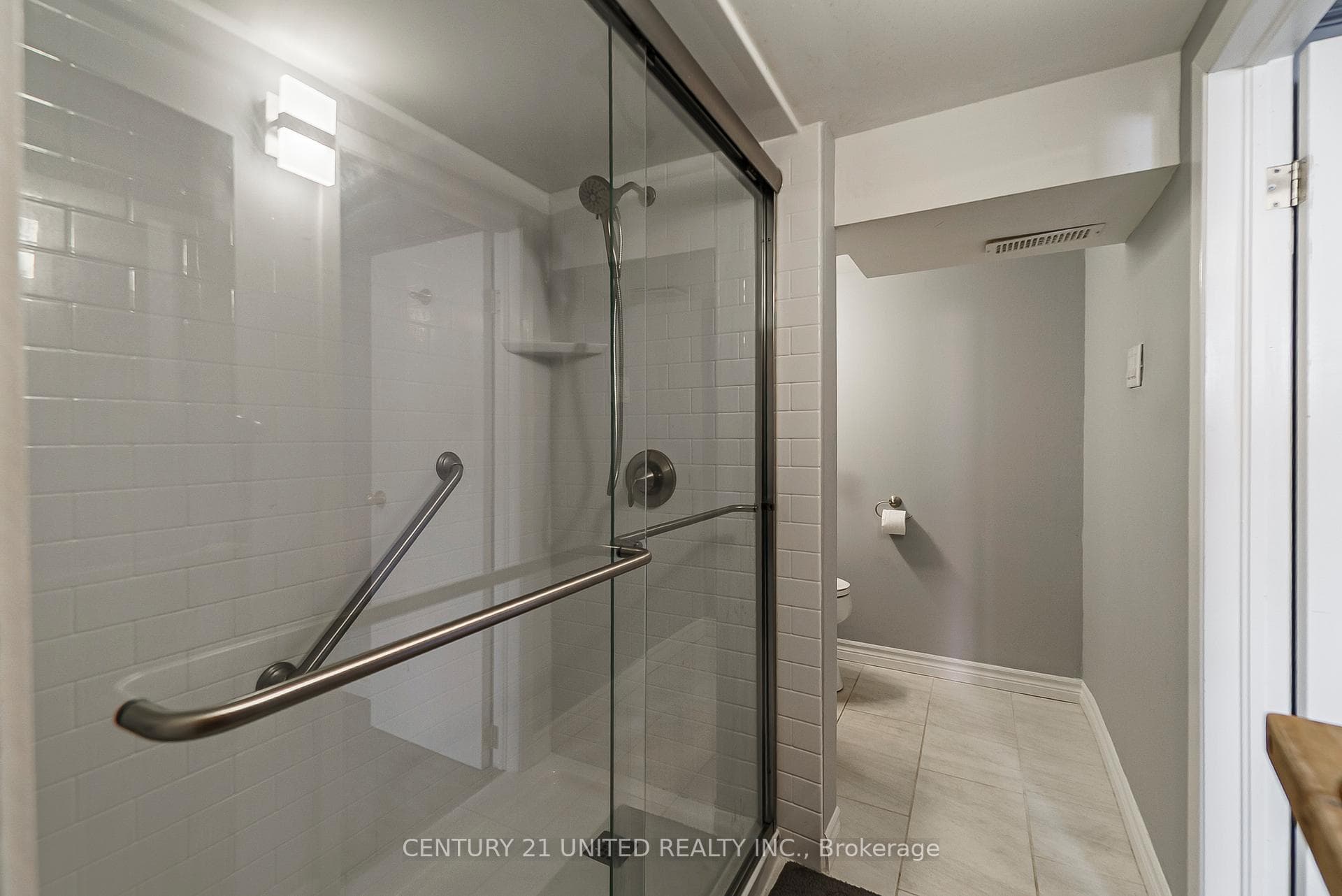 672 Hastings Avenue photo 24
