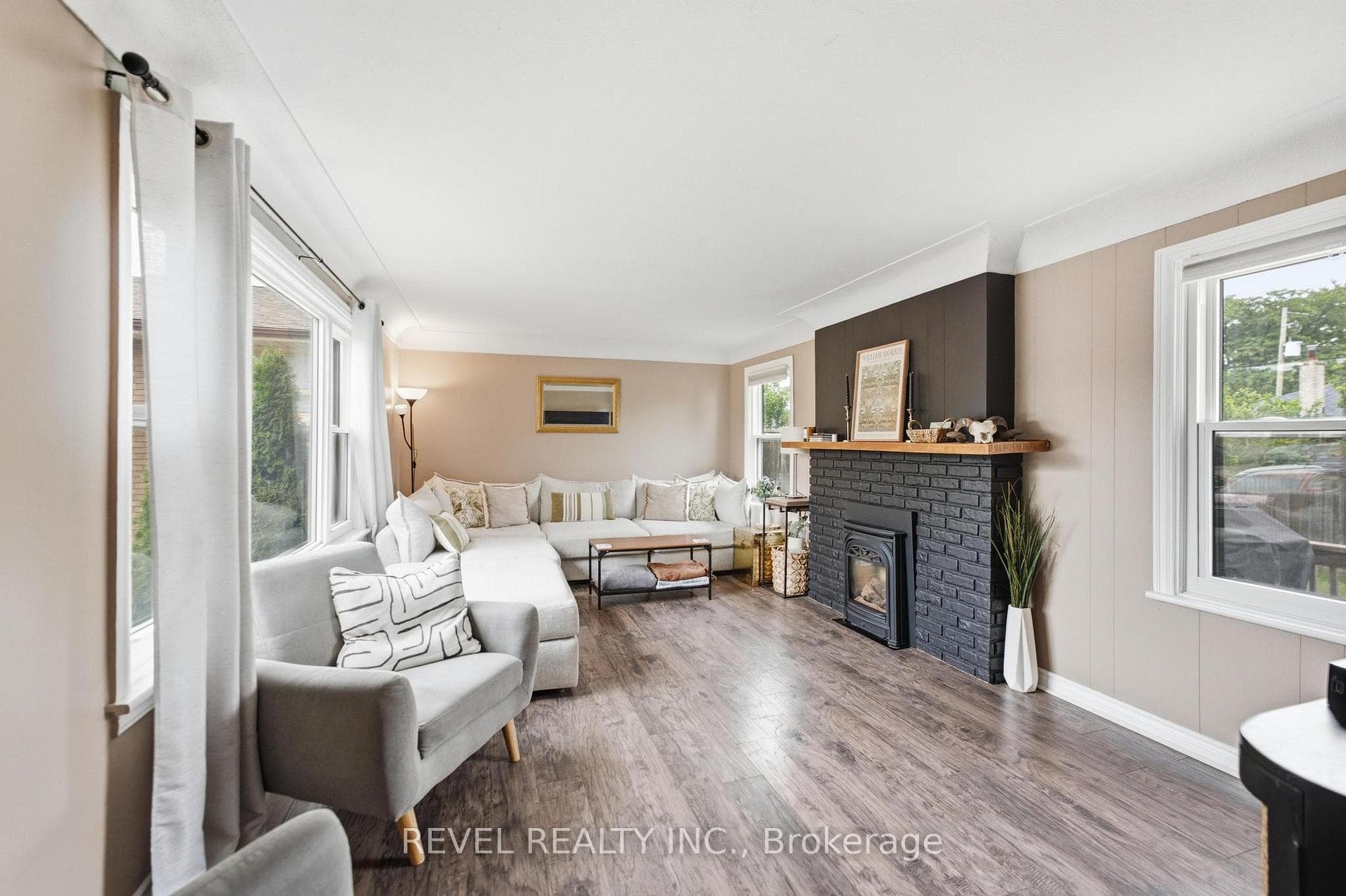 481 Upper Gage Avenue photo 4