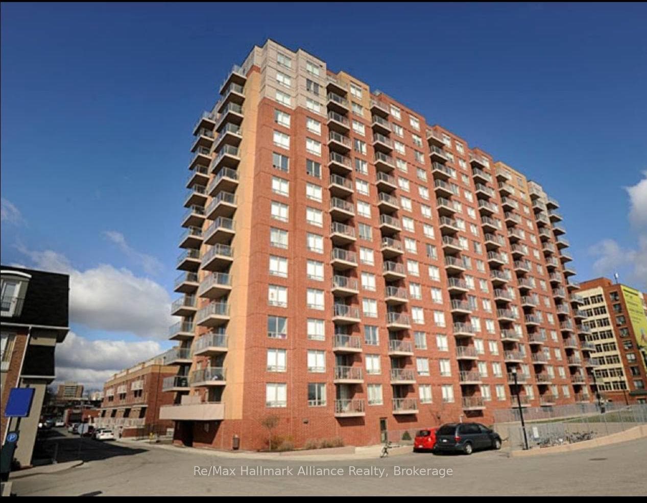 1369 Bloor Street Unit 910 photo 1