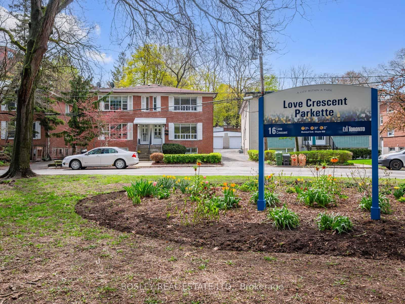9 Love Crescent photo 2