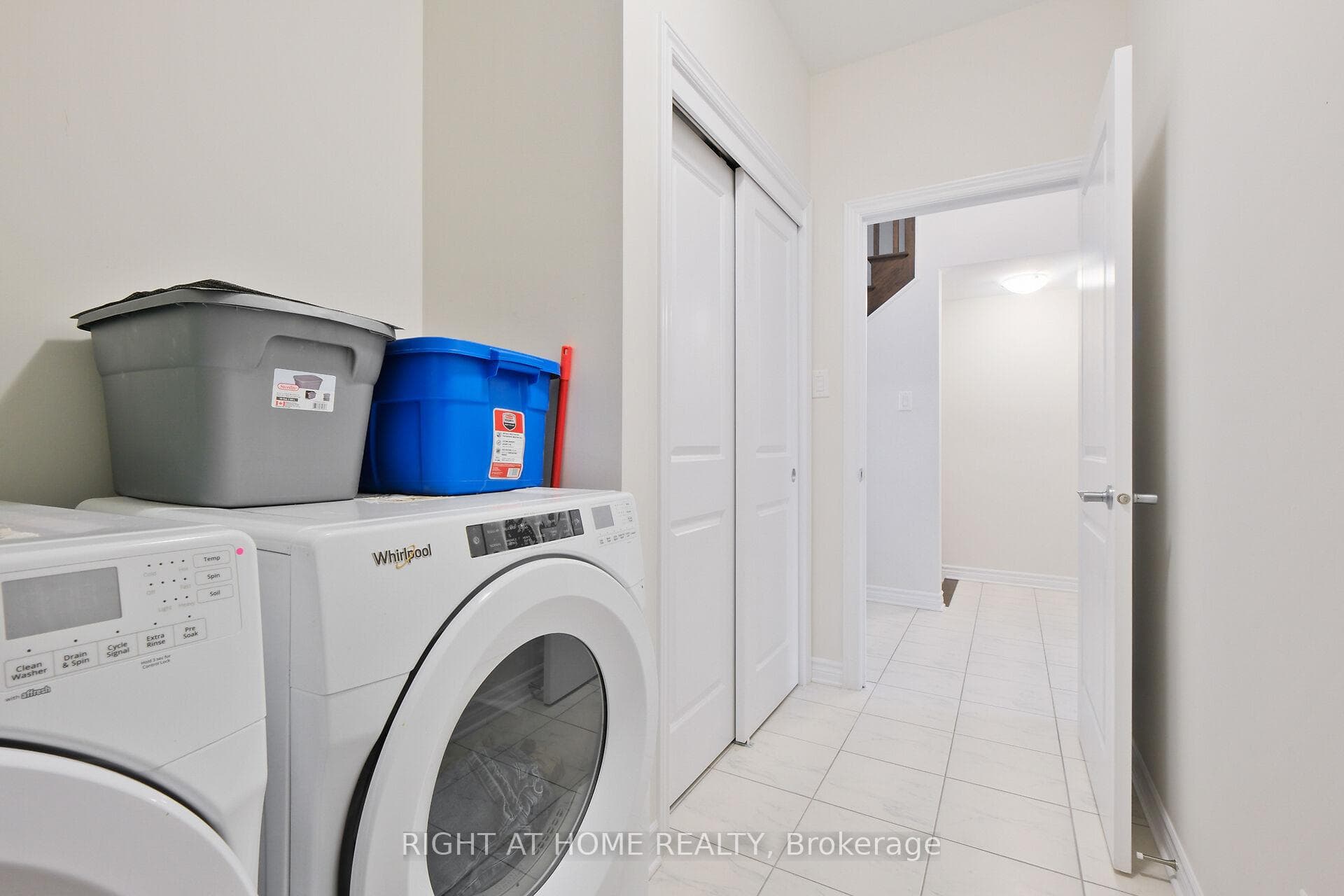 956 Socca Crescent photo 12